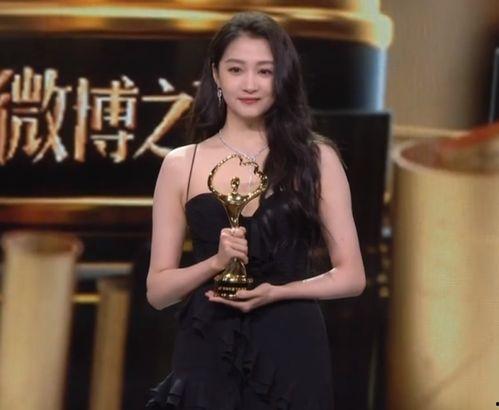 吃瓜娱乐圈大三岁小花,揭秘大三岁女神的蜕变之路