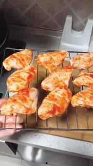 爆料烤鸡的做法视频,独家爆料烤鸡秘制做法，香气四溢，美味可口！